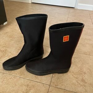 Dav waterproof women’s mid calf black boot size 6 used as shown